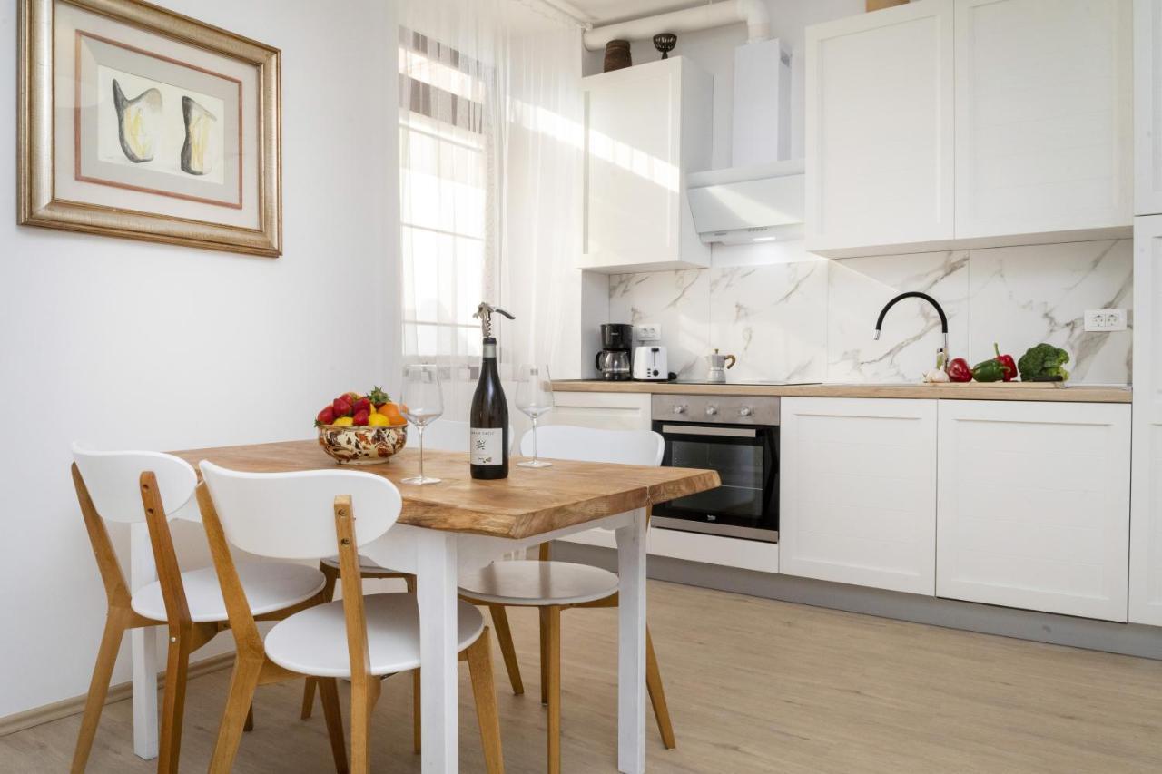 Mario Apartma Pula