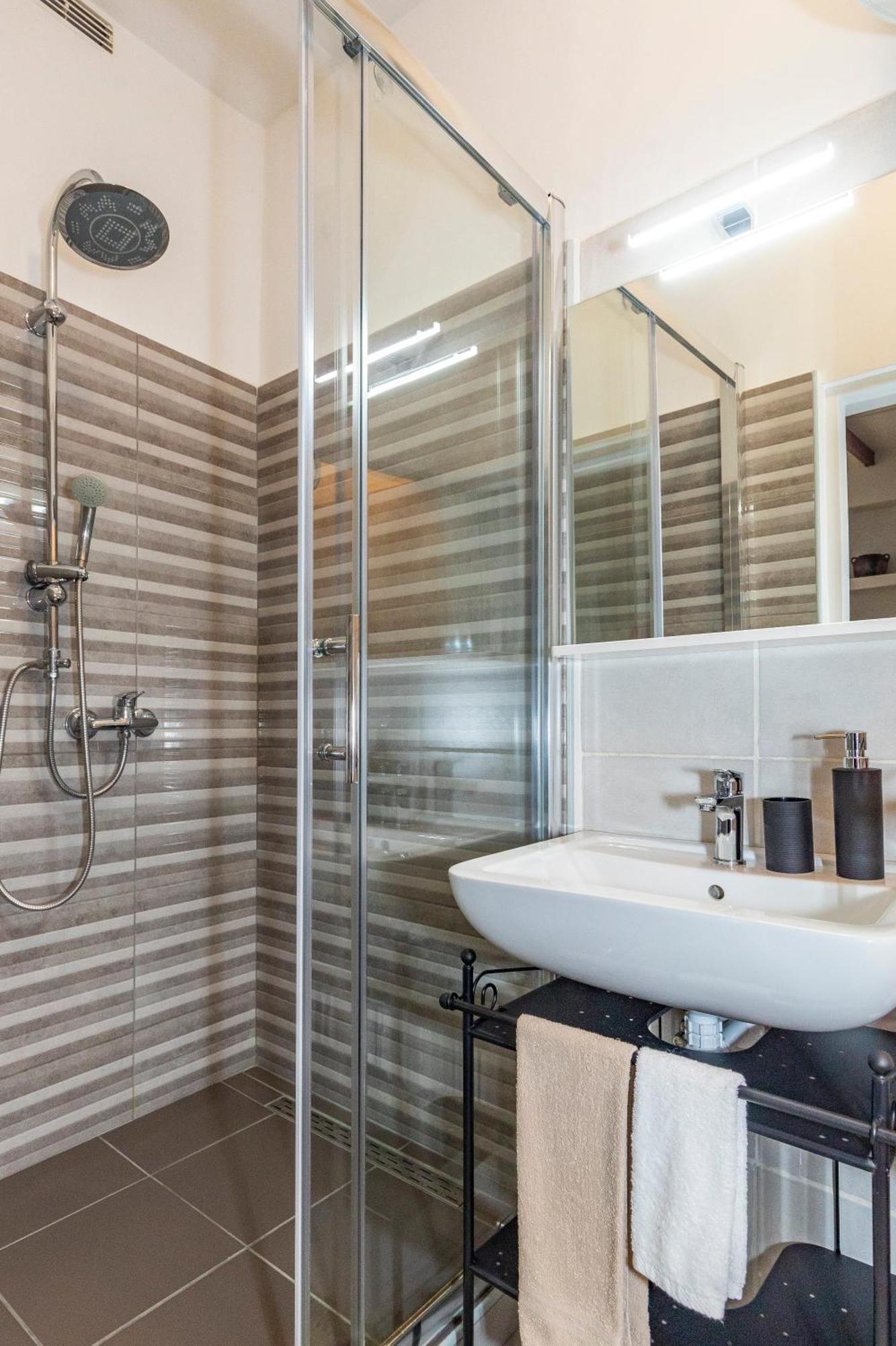 Mario Apartma Pula